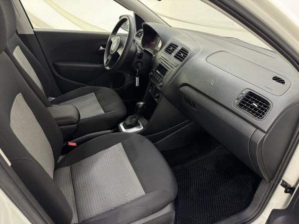 Volkswagen Polo V с пробегом 2015 года, цена 949 000 рублей, 130000 км, седан, Автокод Объявления