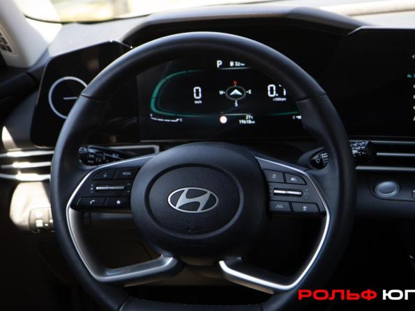 Hyundai Elantra VII (CN7) Рестайлинг с пробегом 2024 года, цена 2 188 000 рублей, 19617 км, седан, Автокод Объявления
