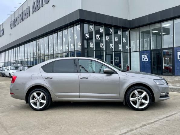 Skoda Octavia III (A7) Рестайлинг с пробегом 2018 года, цена 1 590 000 рублей, 120000 км, лифтбек, Автокод Объявления