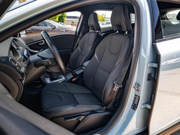 Volvo V40 Cross Country I Рестайлинг с пробегом 2017 года, цена 1 449 000 рублей, 112925 км, хэтчбек, Автокод Объявления