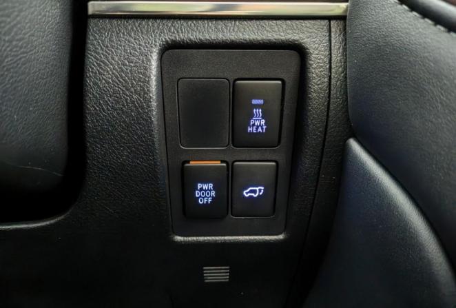 Toyota Land Cruiser 200 Series Рестайлинг 2 с пробегом 2015 года, цена 6 720 000 рублей, 69560 км, внедорожник, Автокод Объявления