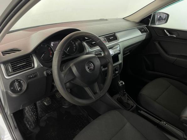 Skoda Rapid I с пробегом 2017 года, цена 859 000 рублей, 199330 км, лифтбек, Автокод Объявления