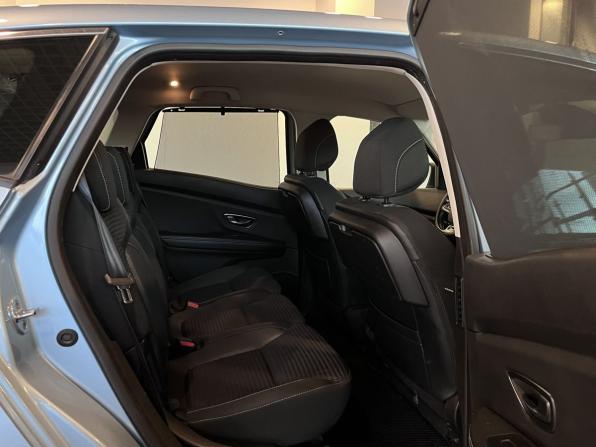 Renault Scenic IV с пробегом 2018 года, цена 1 520 000 рублей, 128219 км, компактвэн, Автокод Объявления