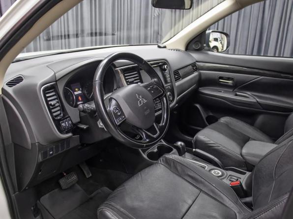Mitsubishi Outlander III Рестайлинг 2 с пробегом 2015 года, цена 1 498 000 рублей, 230000 км, внедорожник, Автокод Объявления