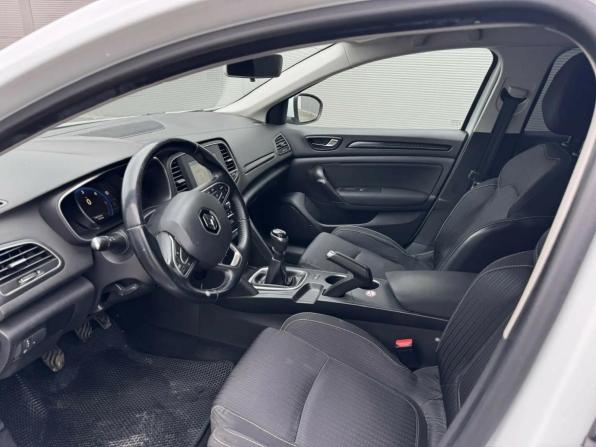 Renault Megane IV с пробегом 2016 года, цена 1 270 000 рублей, 118000 км, универсал, Автокод Объявления