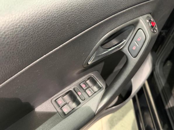 Volkswagen Polo V Рестайлинг с пробегом 2019 года, цена 1 385 000 рублей, 138000 км, седан, Автокод Объявления