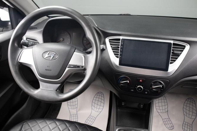 Hyundai Solaris II с пробегом 2017 года, цена 829 000 рублей, 237172 км, седан, Автокод Объявления