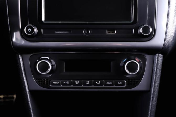 Volkswagen Polo V Рестайлинг с пробегом 2018 года, цена 1 519 000 рублей, 179000 км, седан, Автокод Объявления