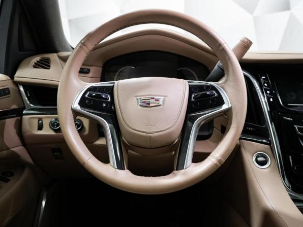 Cadillac Escalade IV с пробегом 2017 года, цена 5 350 000 рублей, 81684 км, внедорожник, Автокод Объявления