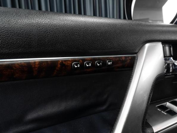 Toyota Land Cruiser 200 Series Рестайлинг 1 с пробегом 2013 года, цена 4 569 000 рублей, 207320 км, внедорожник, Автокод Объявления