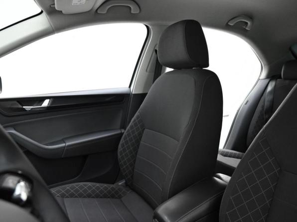 Skoda Rapid II с пробегом 2021 года, цена 759 000 рублей, 52649 км, лифтбек, Автокод Объявления