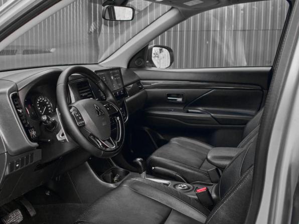 Mitsubishi Outlander III Рестайлинг 2 с пробегом 2016 года, цена 1 999 000 рублей, 171157 км, внедорожник, Автокод Объявления