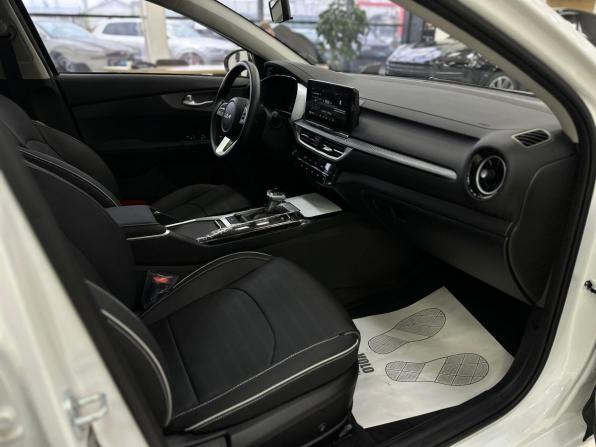 Kia K3 II (China Market) Рестайлинг с пробегом 2026 года, цена 2 760 000 рублей, 27 км, седан, Автокод Объявления