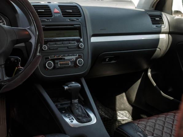 Volkswagen Jetta V с пробегом 2010 года, цена 689 000 рублей, 239954 км, седан, Автокод Объявления