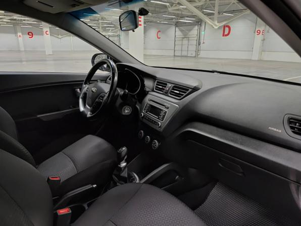 Kia Rio III Рестайлинг с пробегом 2016 года, цена 990 000 рублей, 92789 км, седан, Автокод Объявления