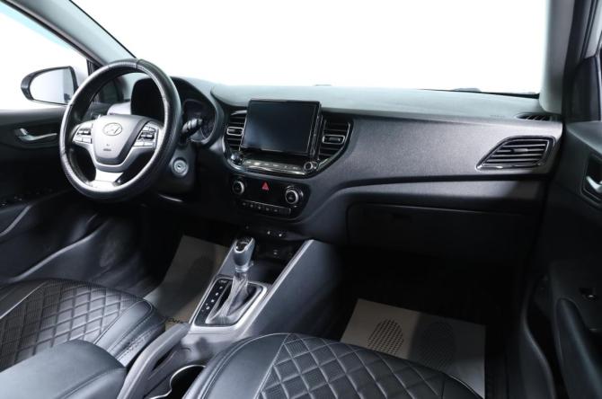 Hyundai Solaris II Рестайлинг с пробегом 2021 года, цена 1 369 000 рублей, 161000 км, седан, Автокод Объявления