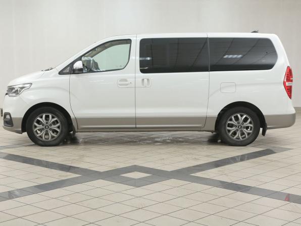 Hyundai H-1 II Рестайлинг 2 с пробегом 2019 года, цена 3 250 000 рублей, 54357 км, минивэн, Автокод Объявления