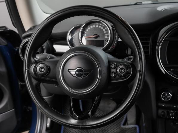 Mini Hatch III (F55/F56) Рестайлинг с пробегом 2018 года, цена 1 898 000 рублей, 97000 км, хэтчбек, Автокод Объявления