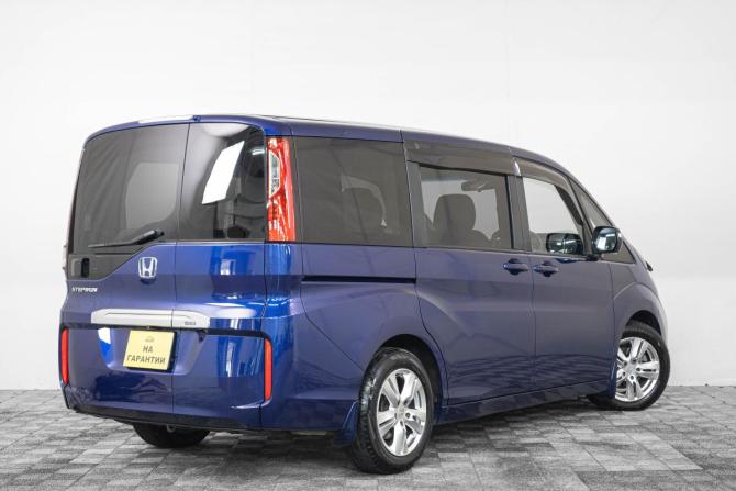 Honda Stepwgn V с пробегом 2016 года, цена 1 599 000 рублей, 141350 км, минивэн, Автокод Объявления