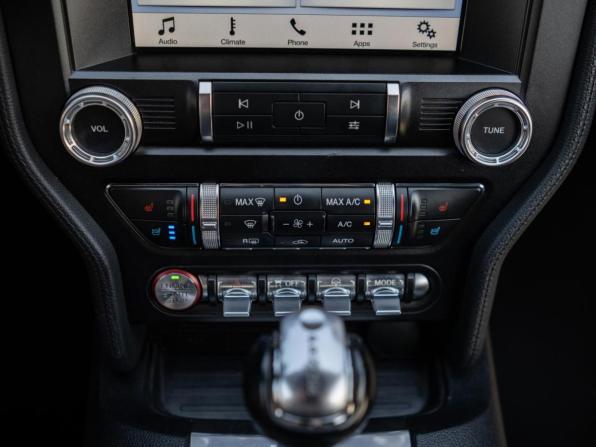 Ford Mustang VI Рестайлинг с пробегом 2019 года, цена 3 399 000 рублей, 140907 км, кабриолет, Автокод Объявления