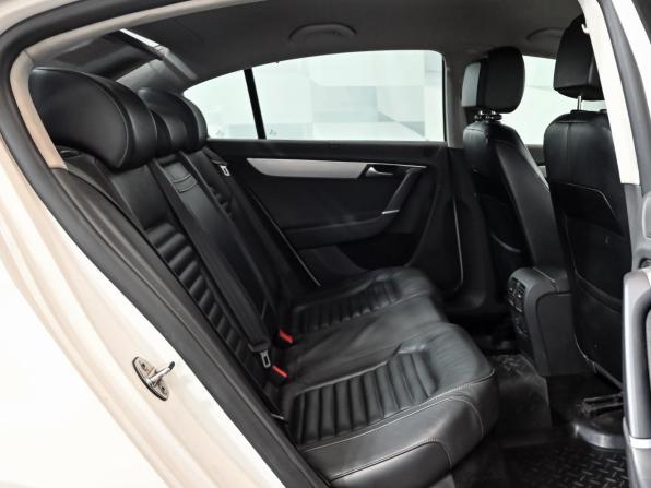 Volkswagen Passat B7 с пробегом 2012 года, цена 1 000 000 рублей, 303191 км, седан, Автокод Объявления