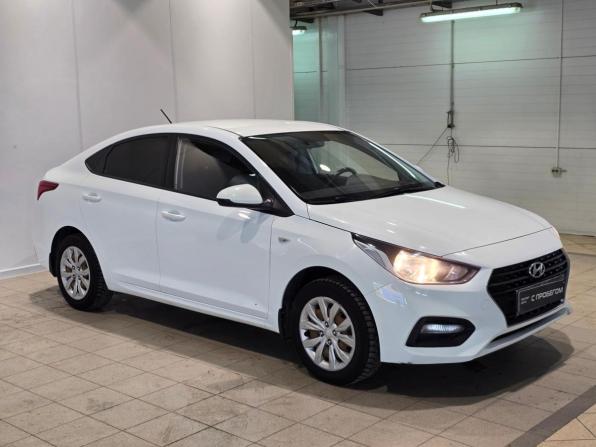 Hyundai Solaris II с пробегом 2018 года, цена 980 000 рублей, 110002 км, седан, Автокод Объявления