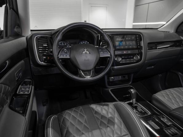 Mitsubishi Outlander III Рестайлинг 3 с пробегом 2022 года, цена 2 650 000 рублей, 11399 км, внедорожник, Автокод Объявления