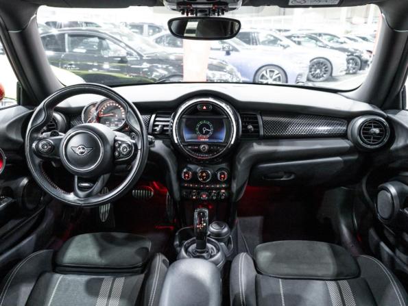 Mini Hatch III (F55/F56) Рестайлинг с пробегом 2019 года, цена 2 799 000 рублей, 54711 км, хэтчбек, Автокод Объявления
