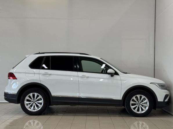 Volkswagen Tiguan II Рестайлинг с пробегом 2021 года, цена 3 399 000 рублей, 30800 км, внедорожник, Автокод Объявления