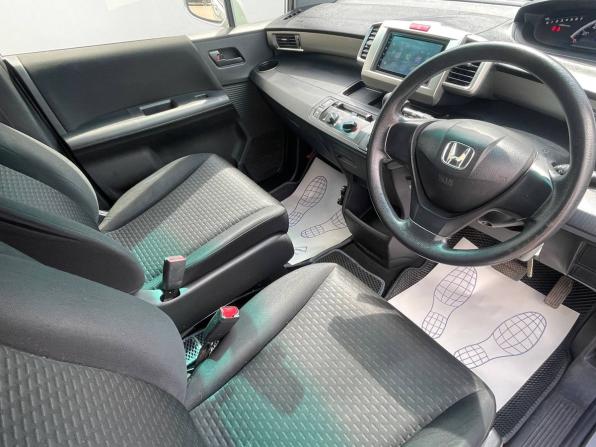 Honda Freed I Рестайлинг с пробегом 2012 года, цена 1 155 000 рублей, 204293 км, компактвэн, Автокод Объявления