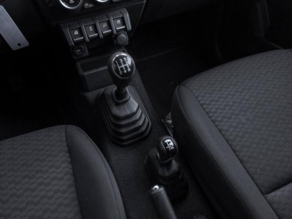 Suzuki Jimny IV с пробегом 2025 года, цена 3 950 000 рублей, 12 км, внедорожник, Автокод Объявления