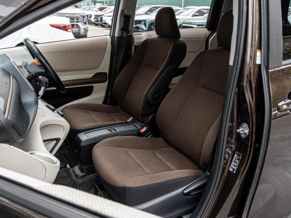 Toyota Sienta II с пробегом 2015 года, цена 1 525 000 рублей, 39767 км, компактвэн, Автокод Объявления