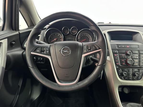 Opel Astra J с пробегом 2012 года, цена 685 000 рублей, 220000 км, хэтчбек, Автокод Объявления