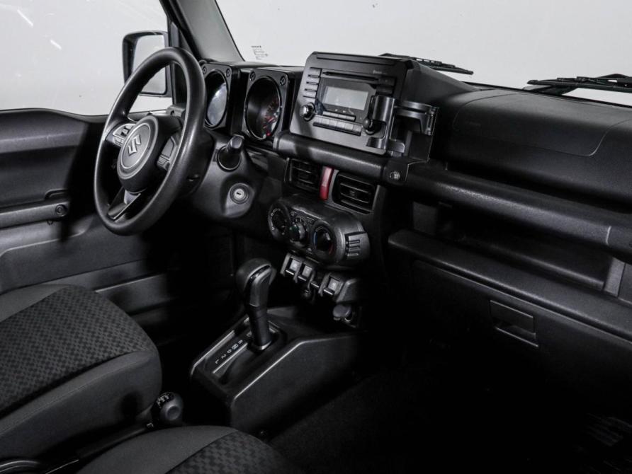 Suzuki Jimny IV Москва  - изображение 9