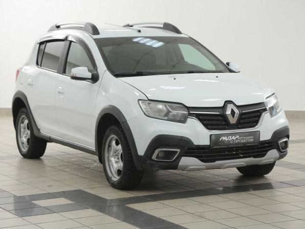 Renault Sandero II Рестайлинг с пробегом 2020 года, цена 954 000 рублей, 92600 км, хэтчбек, Автокод Объявления