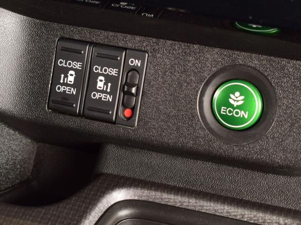 Honda Stepwgn V Рестайлинг с пробегом 2019 года, цена 2 214 995 рублей, 94852 км, минивэн, Автокод Объявления