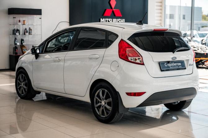 Ford Fiesta Mk6 Рестайлинг с пробегом 2018 года, цена 960 000 рублей, 90700 км, хэтчбек, Автокод Объявления