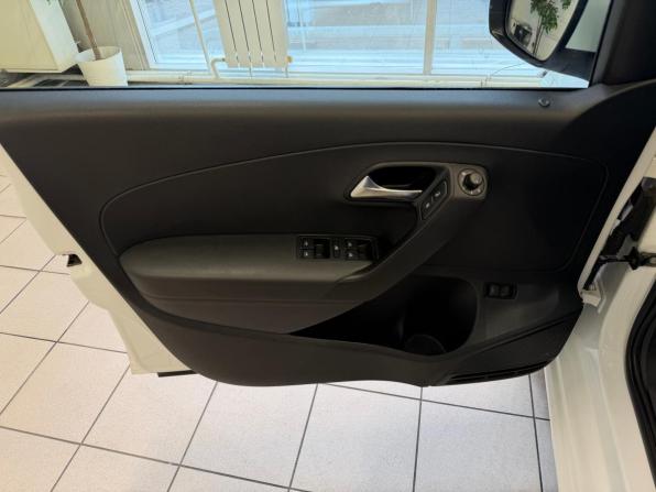 Volkswagen Polo V Рестайлинг с пробегом 2019 года, цена 1 020 000 рублей, 118000 км, седан, Автокод Объявления