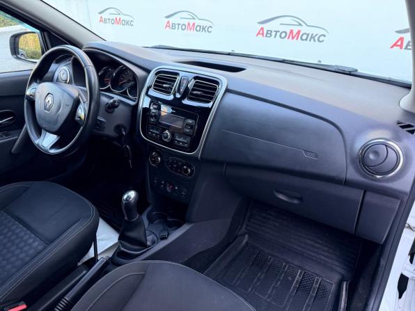 Renault Sandero II с пробегом 2017 года, цена 800 000 рублей, 97365 км, хэтчбек, Автокод Объявления