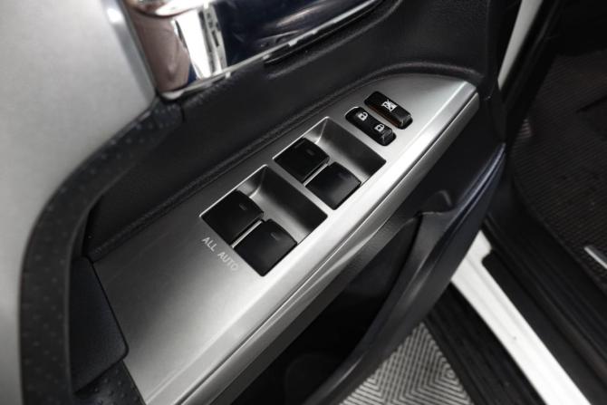 Toyota Land Cruiser 200 Series с пробегом 2012 года, цена 2 999 000 рублей, 197000 км, внедорожник, Автокод Объявления
