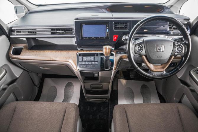 Honda Stepwgn V с пробегом 2015 года, цена 1 889 000 рублей, 91000 км, минивэн, Автокод Объявления