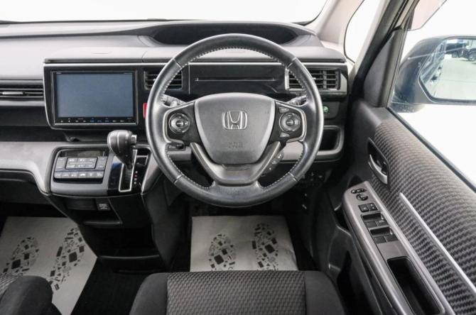 Honda Stepwgn V с пробегом 2016 года, цена 1 949 000 рублей, 107320 км, минивэн, Автокод Объявления