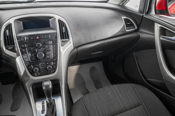 Opel Astra J с пробегом 2012 года, цена 649 000 рублей, 176000 км, хэтчбек, Автокод Объявления