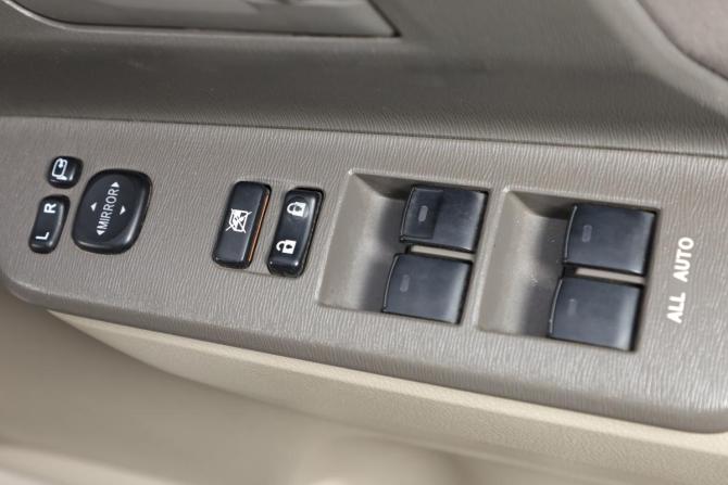 Toyota Noah II (R70) с пробегом 2008 года, цена 1 399 000 рублей, 255000 км, минивэн, Автокод Объявления