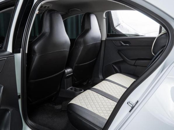 Skoda Rapid I с пробегом 2015 года, цена 999 000 рублей, 142665 км, лифтбек, Автокод Объявления