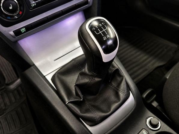 Skoda Octavia II (A5) Рестайлинг с пробегом 2012 года, цена 1 079 000 рублей, 127000 км, лифтбек, Автокод Объявления