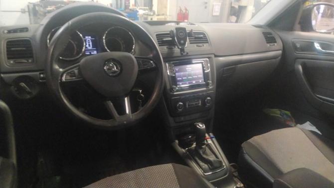 Skoda Yeti I Рестайлинг с пробегом 2017 года, цена 1 411 000 рублей, 72163 км, внедорожник, Автокод Объявления