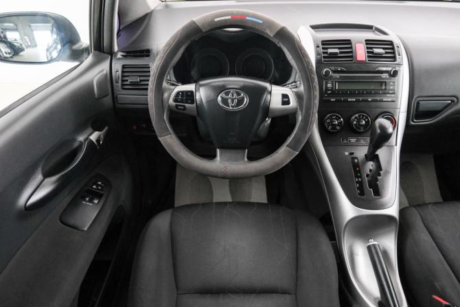 Toyota Auris I Рестайлинг с пробегом 2011 года, цена 1 079 000 рублей, 179000 км, хэтчбек, Автокод Объявления