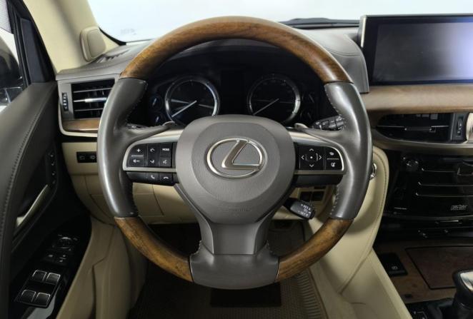 Lexus LX III Рестайлинг 2 с пробегом 2016 года, цена 7 300 000 рублей, 226387 км, внедорожник, Автокод Объявления