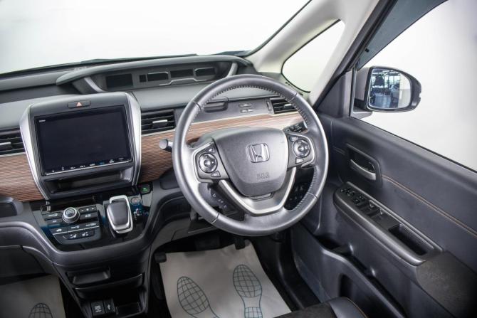 Honda Freed II Рестайлинг с пробегом 2022 года, цена 2 699 000 рублей, 40526 км, компактвэн, Автокод Объявления